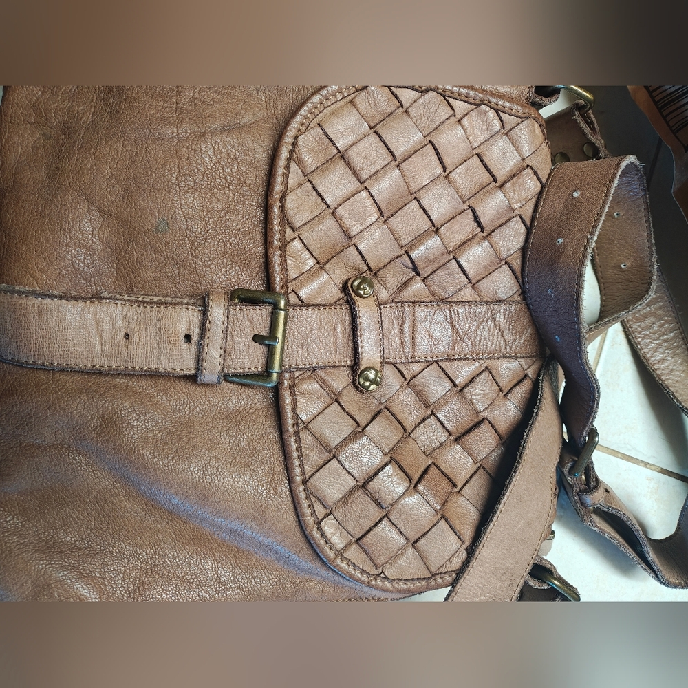 Elegant Tan Woven Leather Bag